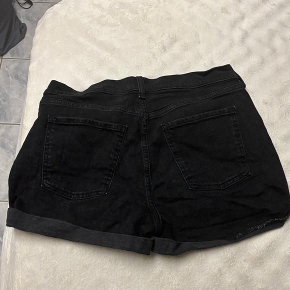 Black shorts - Picture 3 of 4